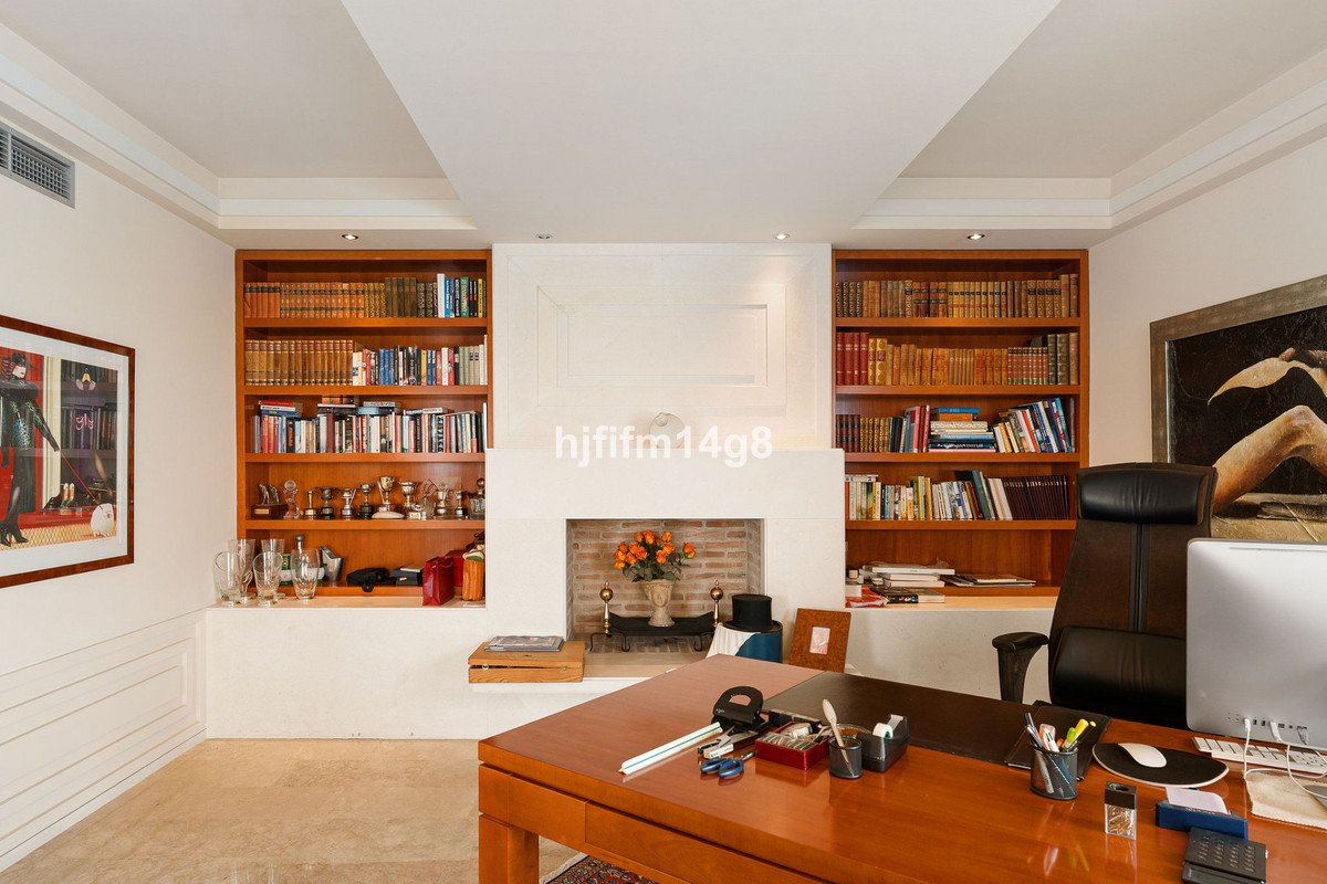 4 Bed Penthouse in Nueva Andalucía