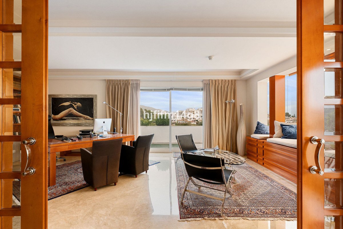 4 Bed Penthouse in Nueva Andalucía