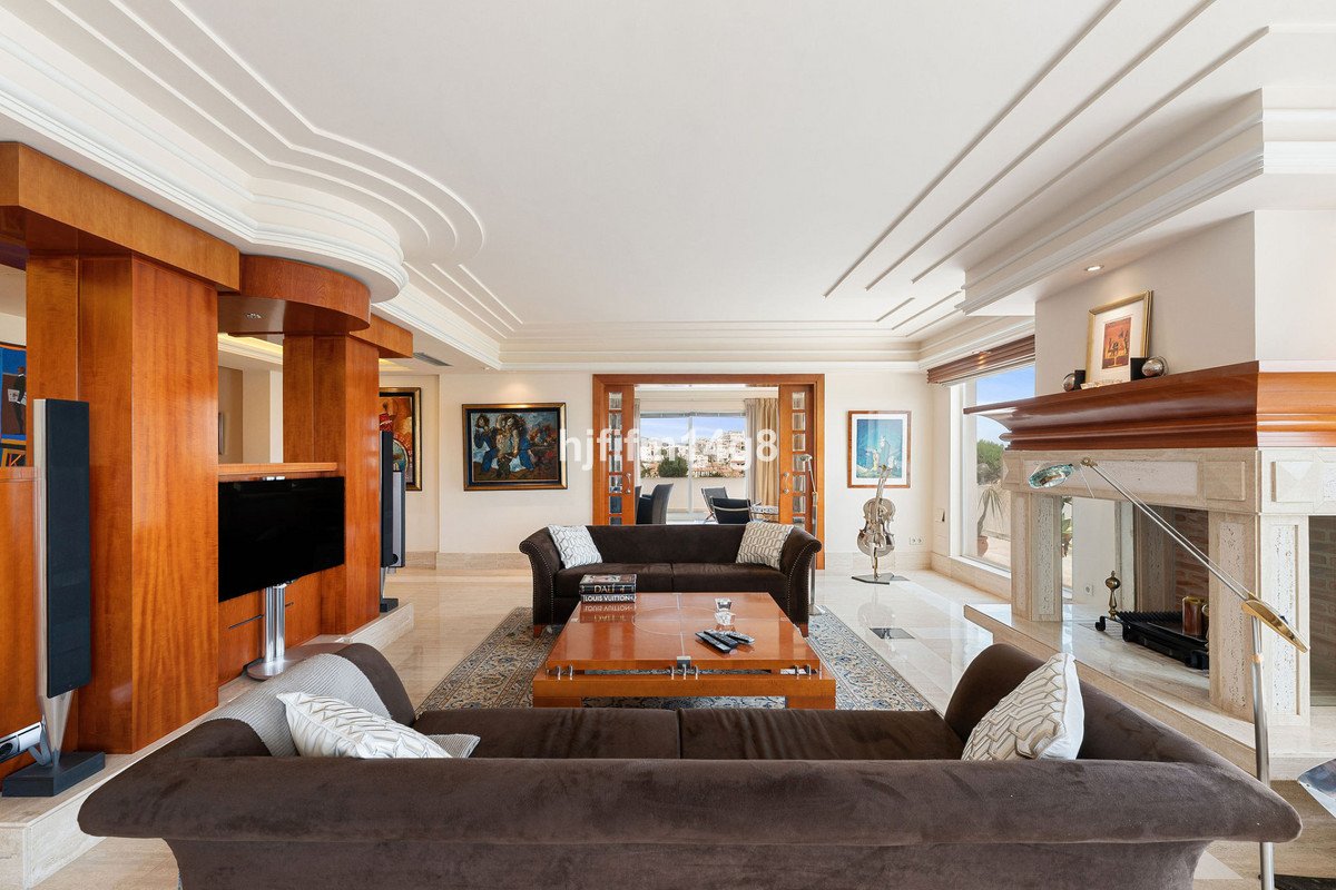 4 Bed Penthouse in Nueva Andalucía