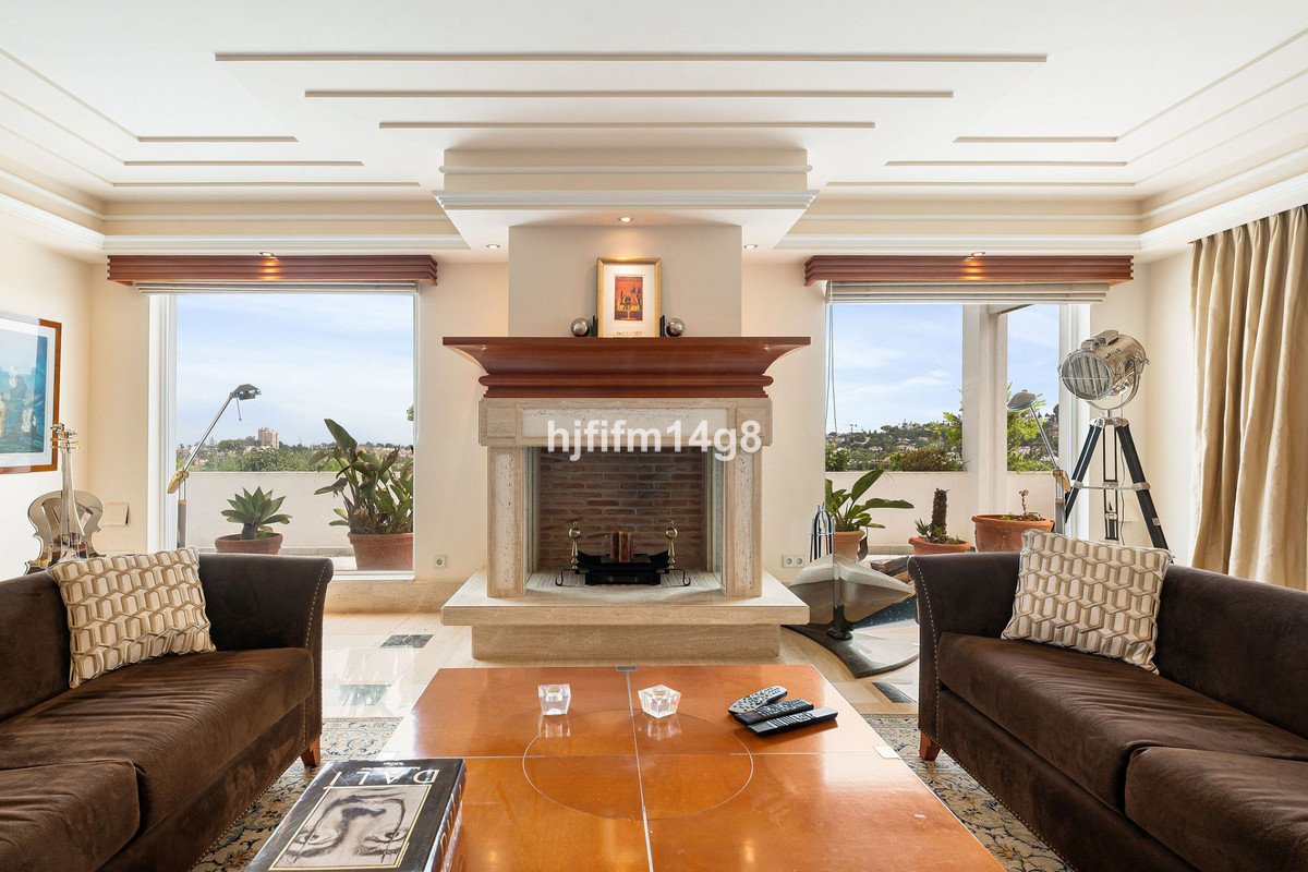 4 Bed Penthouse in Nueva Andalucía