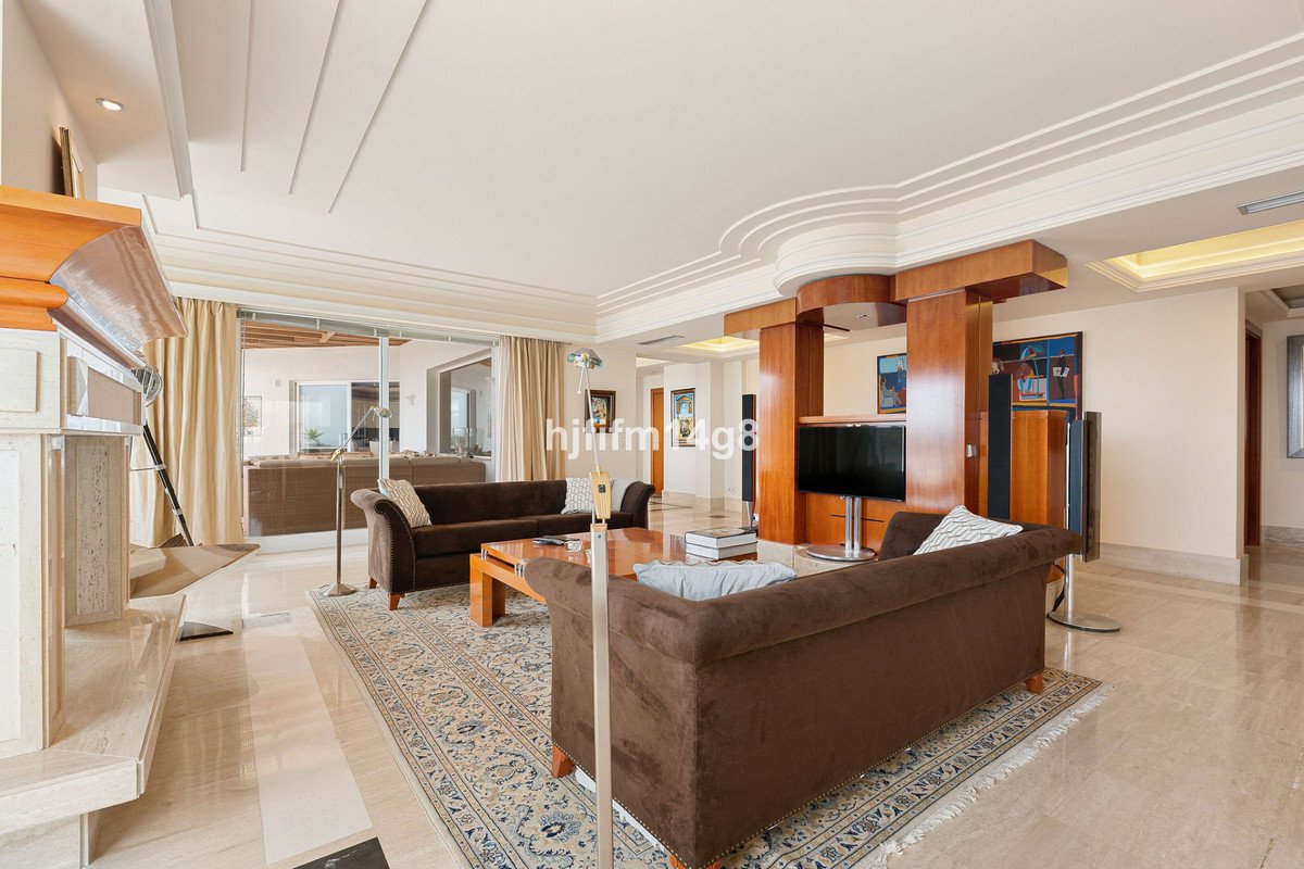 4 Bed Penthouse in Nueva Andalucía