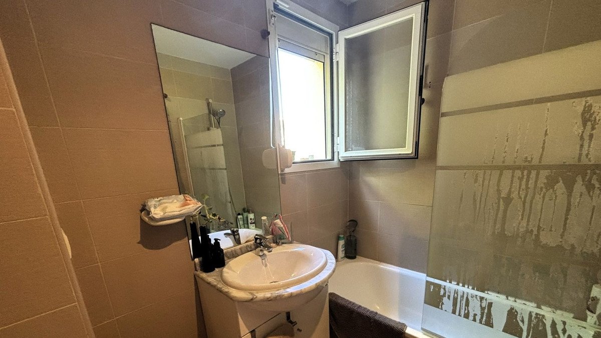 2 Bed Middle Floor Apartment in Riviera del Sol