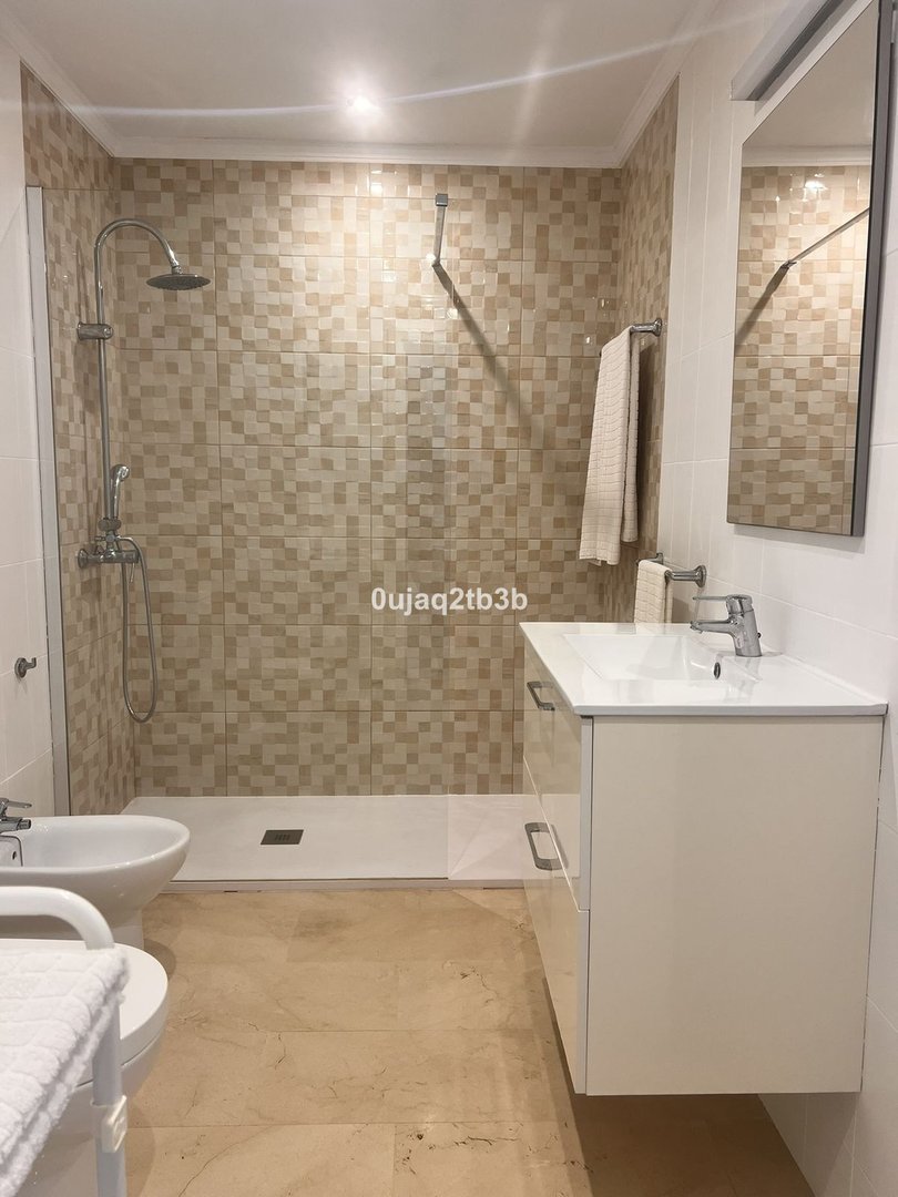 1 Bed Middle Floor Apartment in New Golden Mile