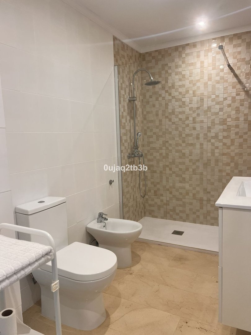 1 Bed Middle Floor Apartment in New Golden Mile