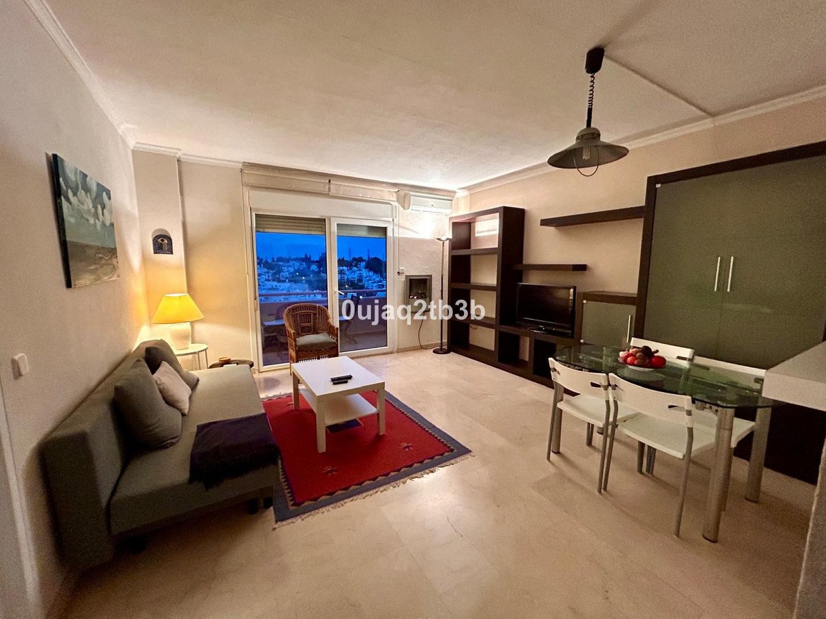1 Bed Middle Floor Apartment in New Golden Mile