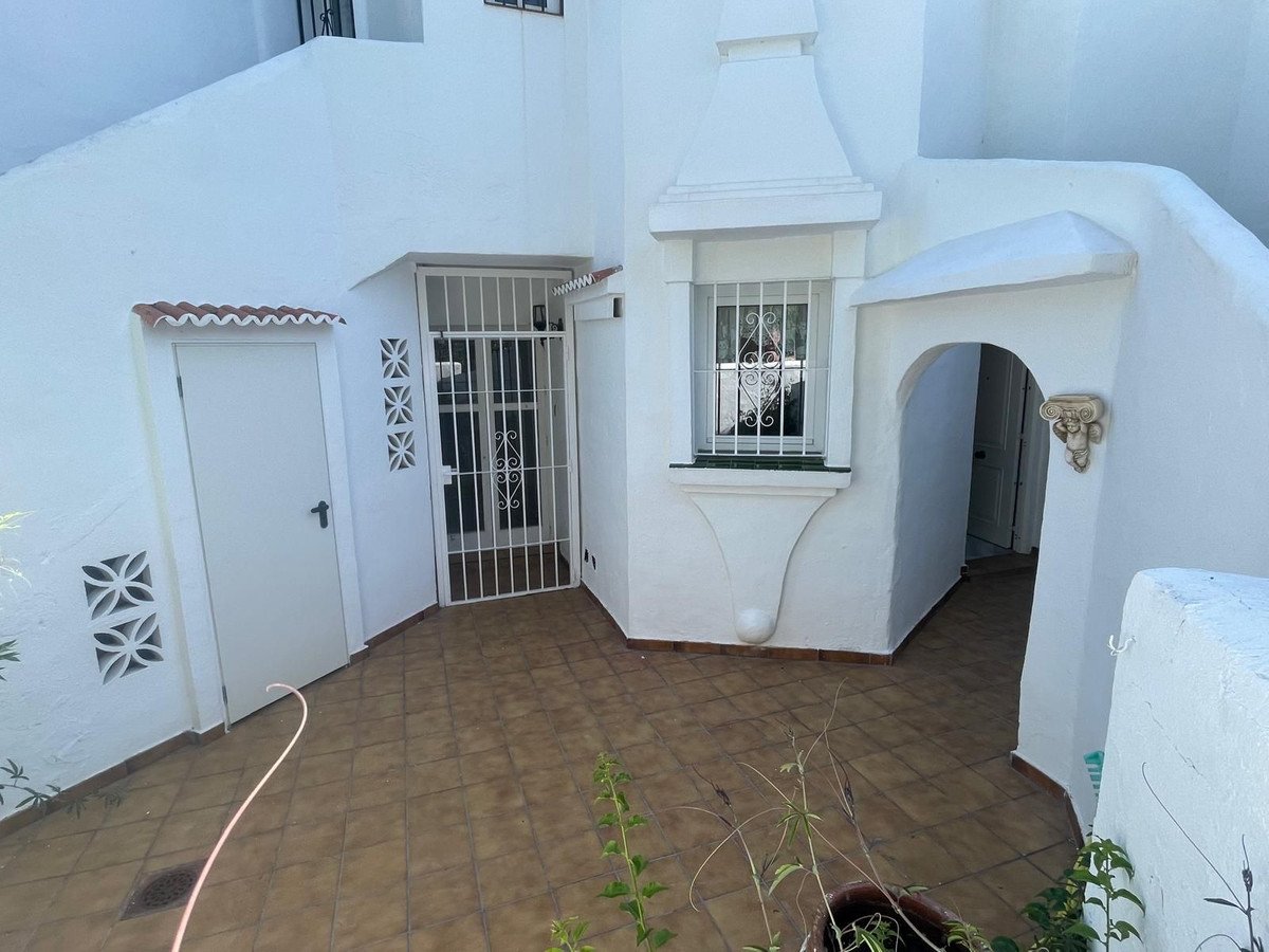 2 Bed Ground Floor Apartment in Calahonda