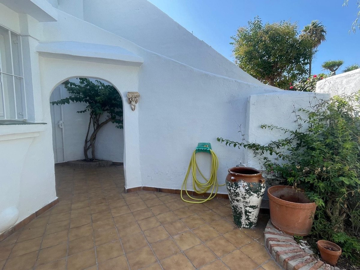 2 Bed Ground Floor Apartment in Calahonda