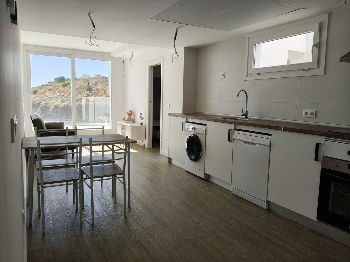 2 Bed Middle Floor Apartment in Fuengirola