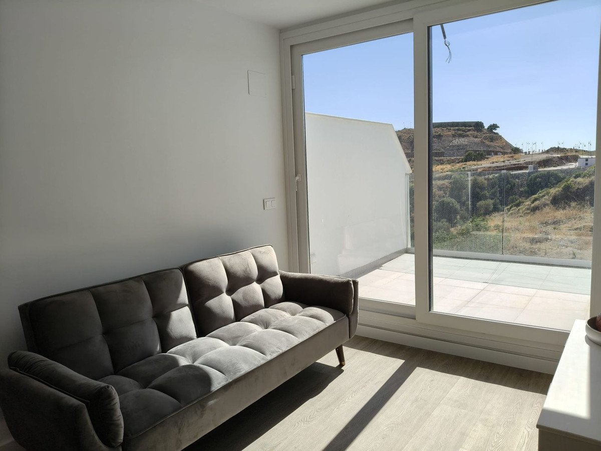 2 Bed Middle Floor Apartment in Fuengirola