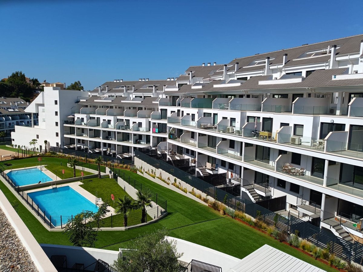 2 Bed Middle Floor Apartment in Fuengirola