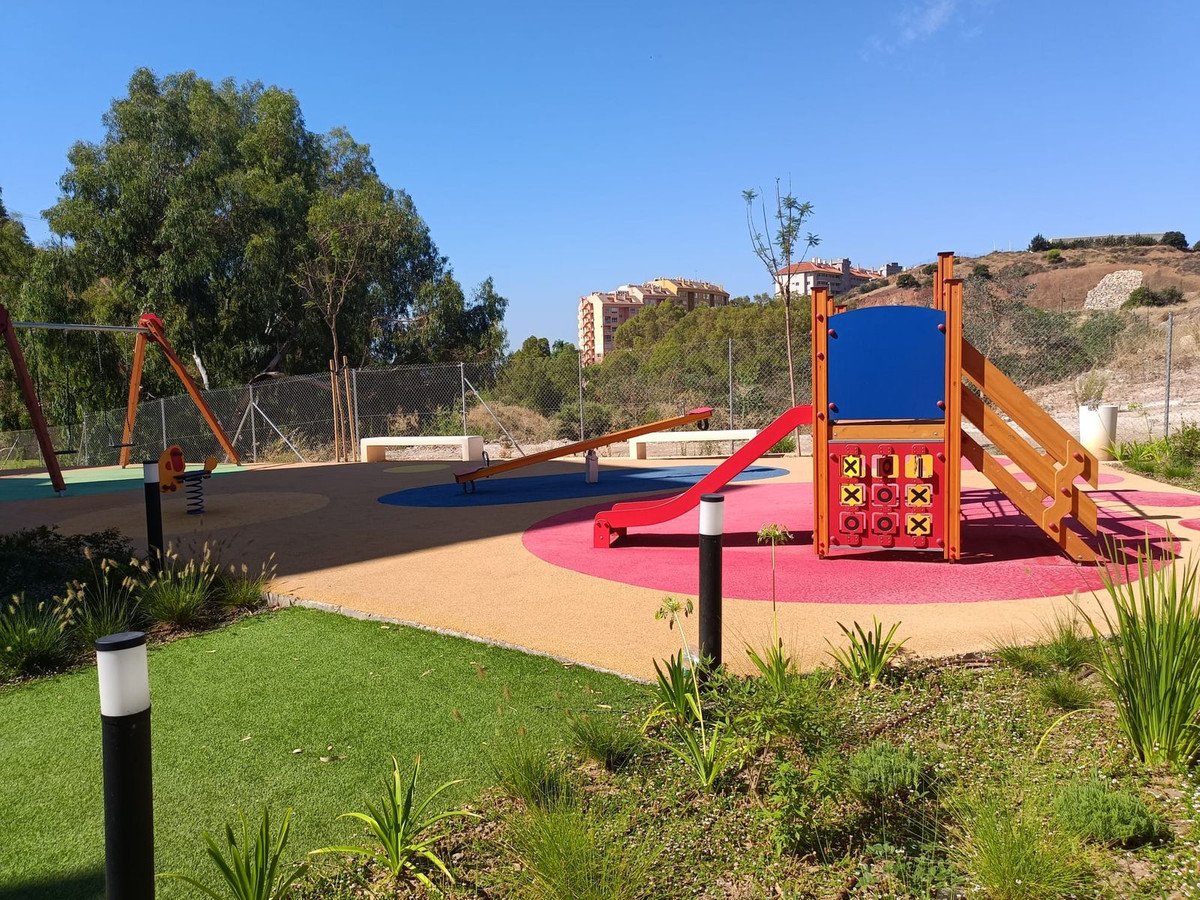 2 Bed Middle Floor Apartment in Fuengirola