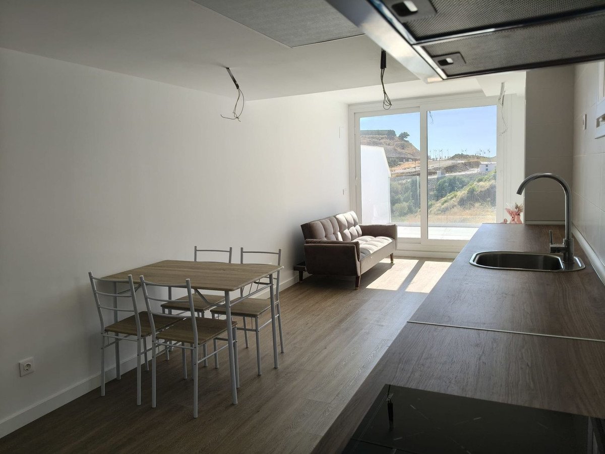 2 Bed Middle Floor Apartment in Fuengirola