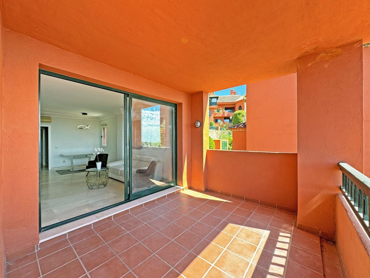 2 Bed Middle Floor Apartment in Calahonda