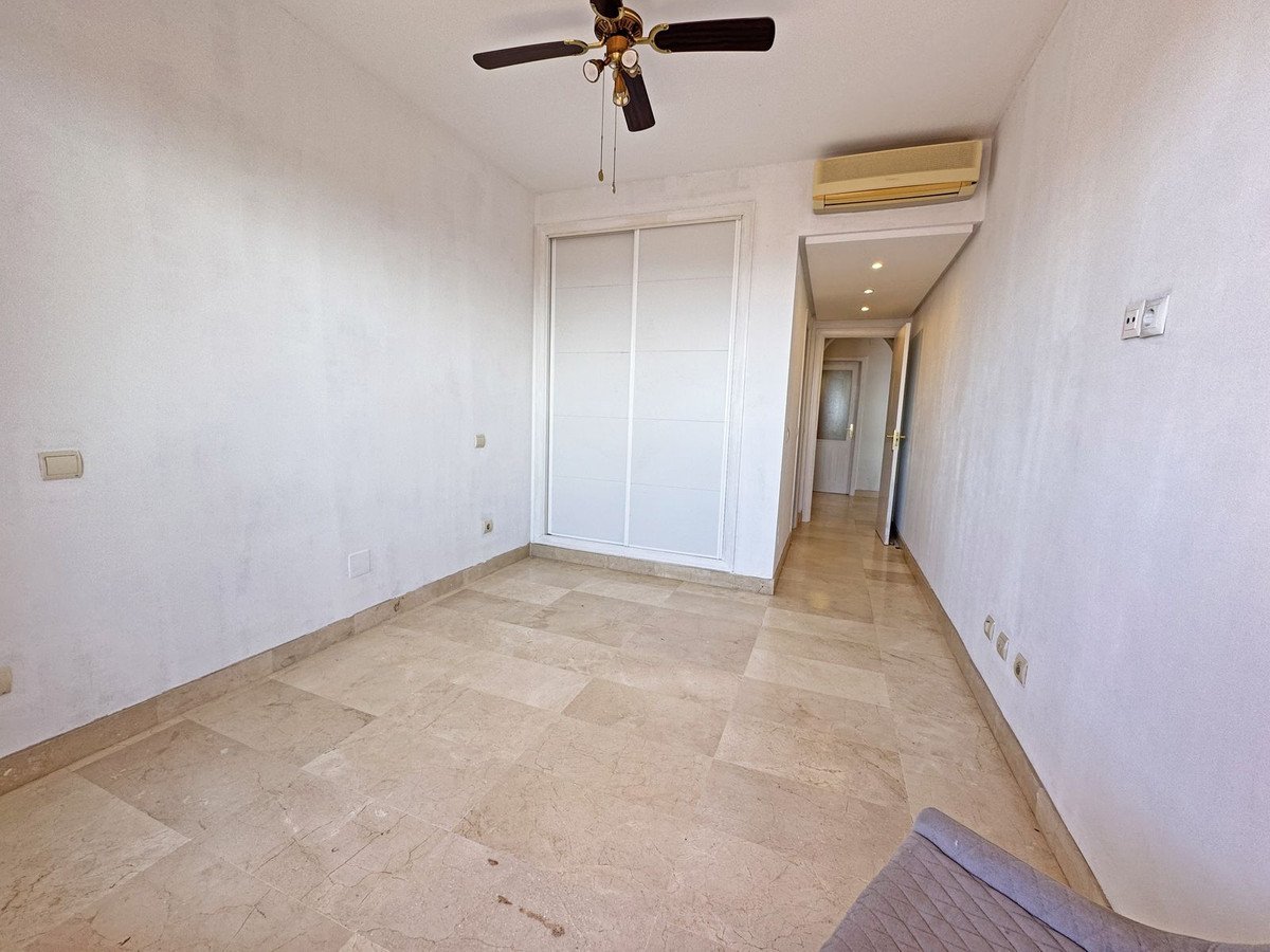 2 Bed Middle Floor Apartment in Calahonda