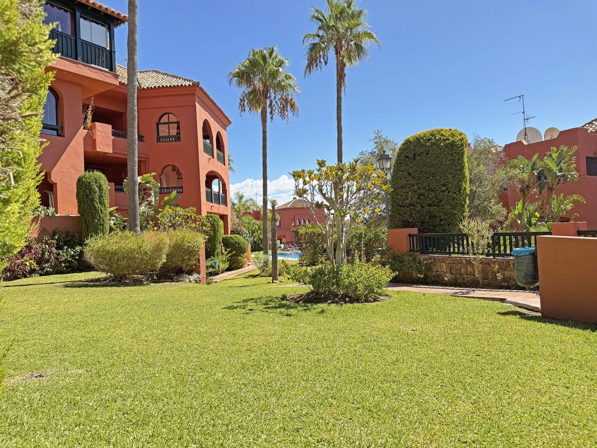 2 Bed Middle Floor Apartment in Calahonda