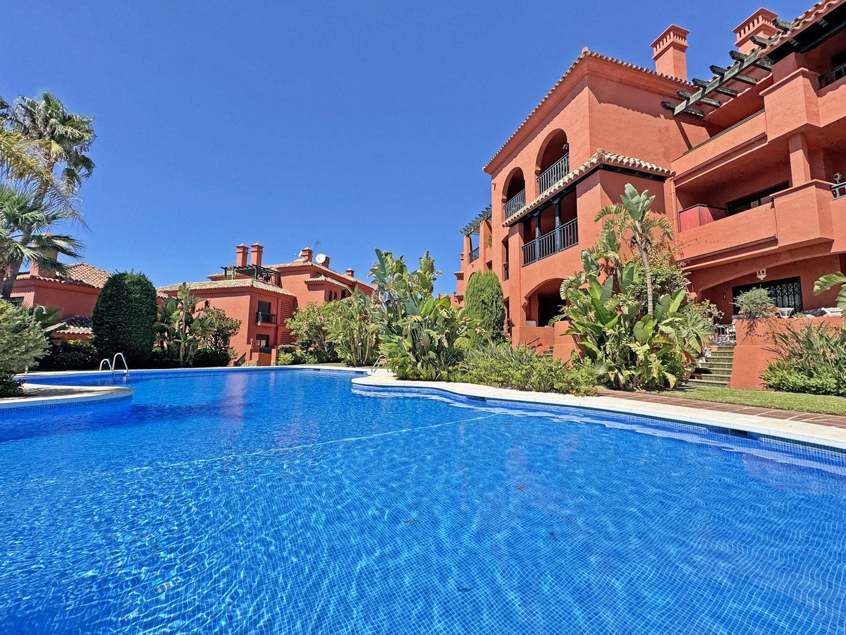 2 Bed Middle Floor Apartment in Calahonda