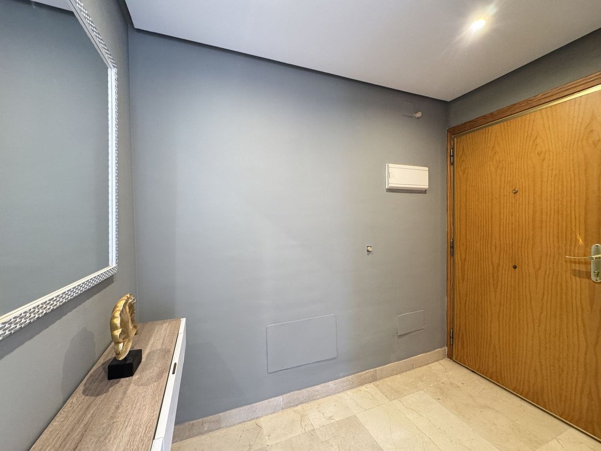 2 Bed Middle Floor Apartment in Calahonda