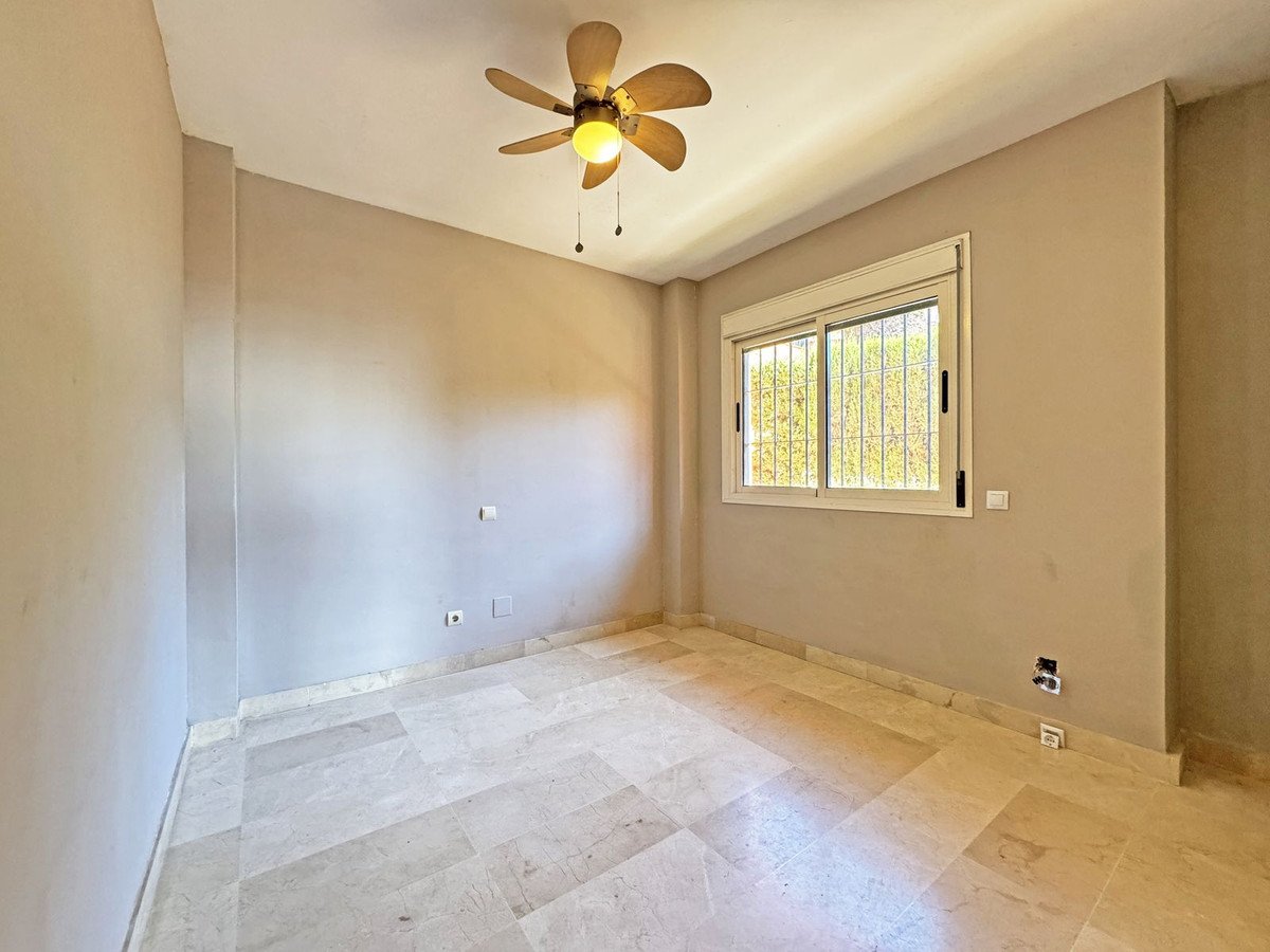 2 Bed Middle Floor Apartment in Calahonda