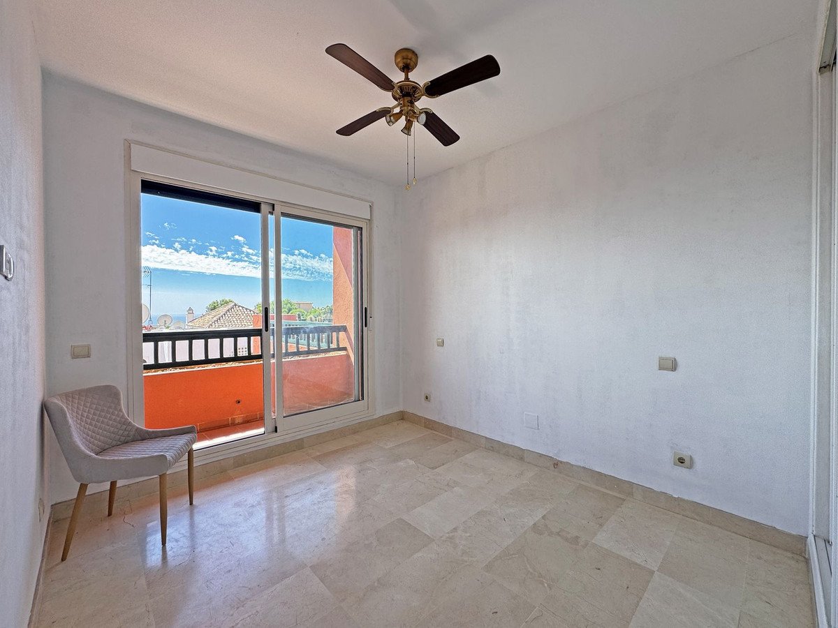 2 Bed Middle Floor Apartment in Calahonda