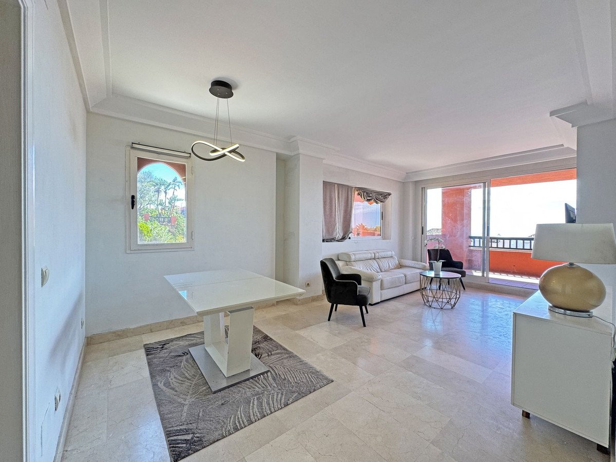 2 Bed Middle Floor Apartment in Calahonda