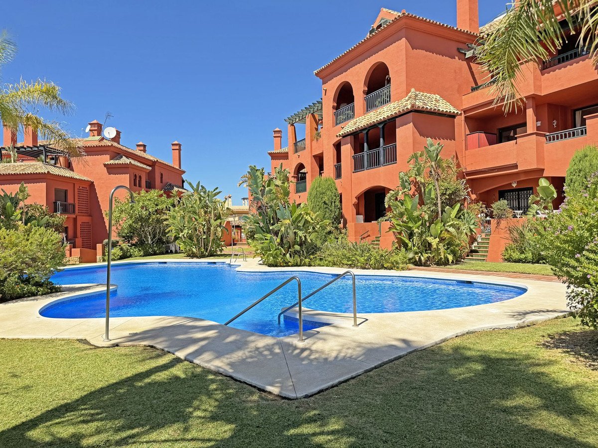 2 Bed Middle Floor Apartment in Calahonda