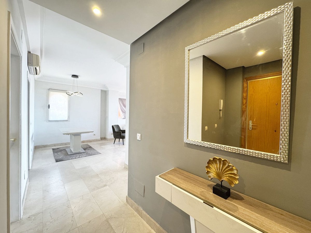 2 Bed Middle Floor Apartment in Calahonda