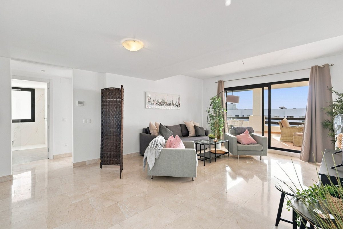 2 Bed Middle Floor Apartment in Casares Playa