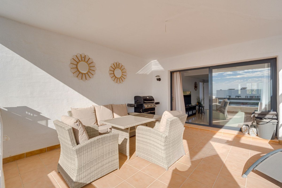 2 Bed Middle Floor Apartment in Casares Playa