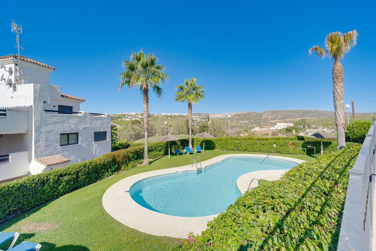2 Bed Middle Floor Apartment in Casares Playa