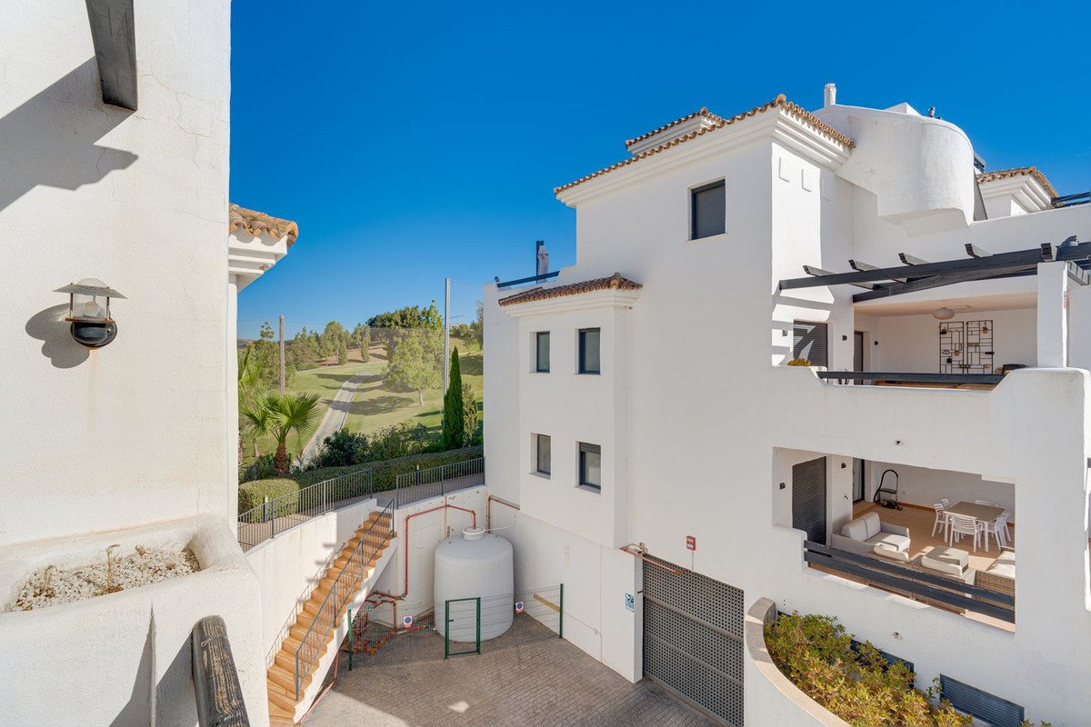 2 Bed Middle Floor Apartment in Casares Playa