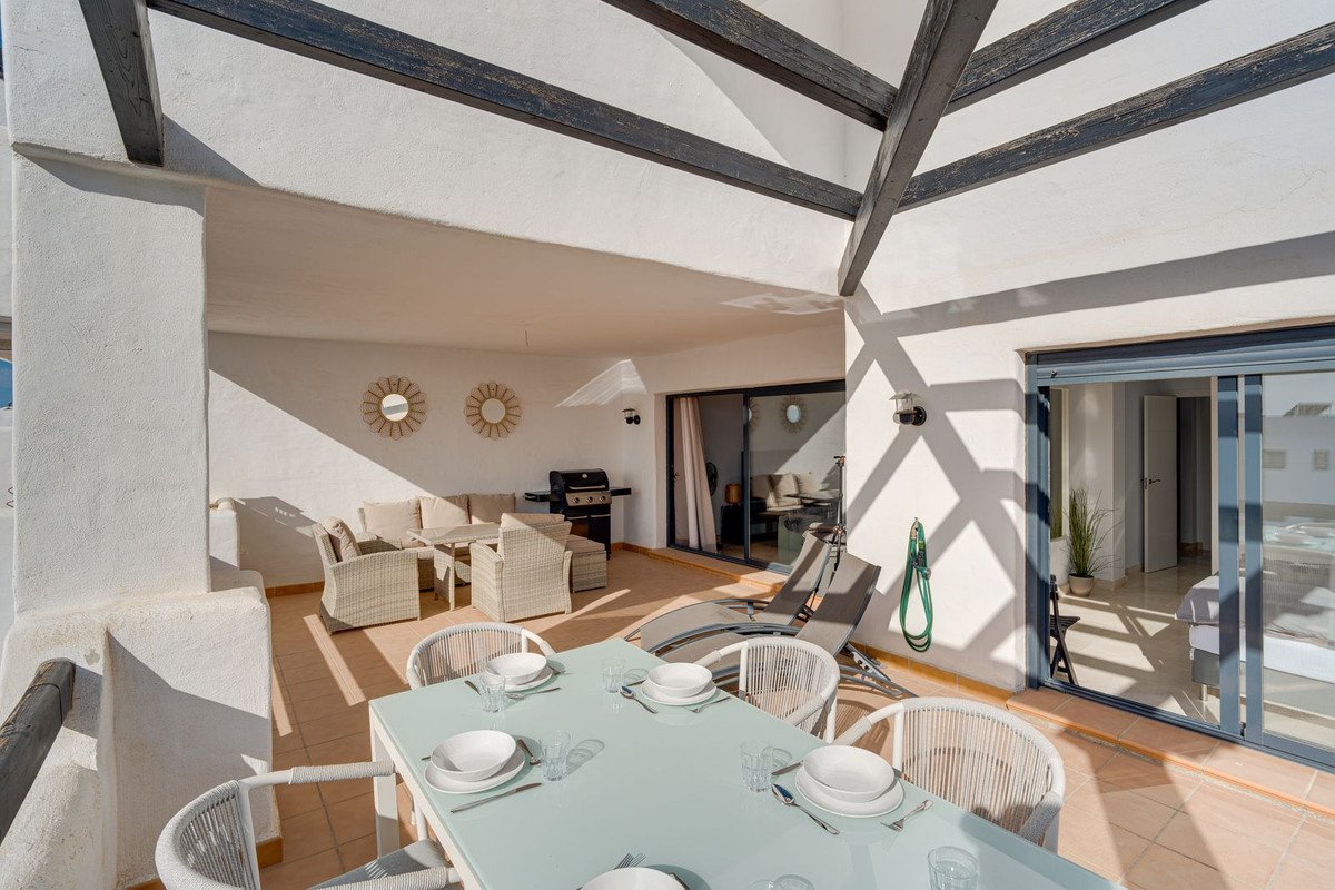 2 Bed Middle Floor Apartment in Casares Playa