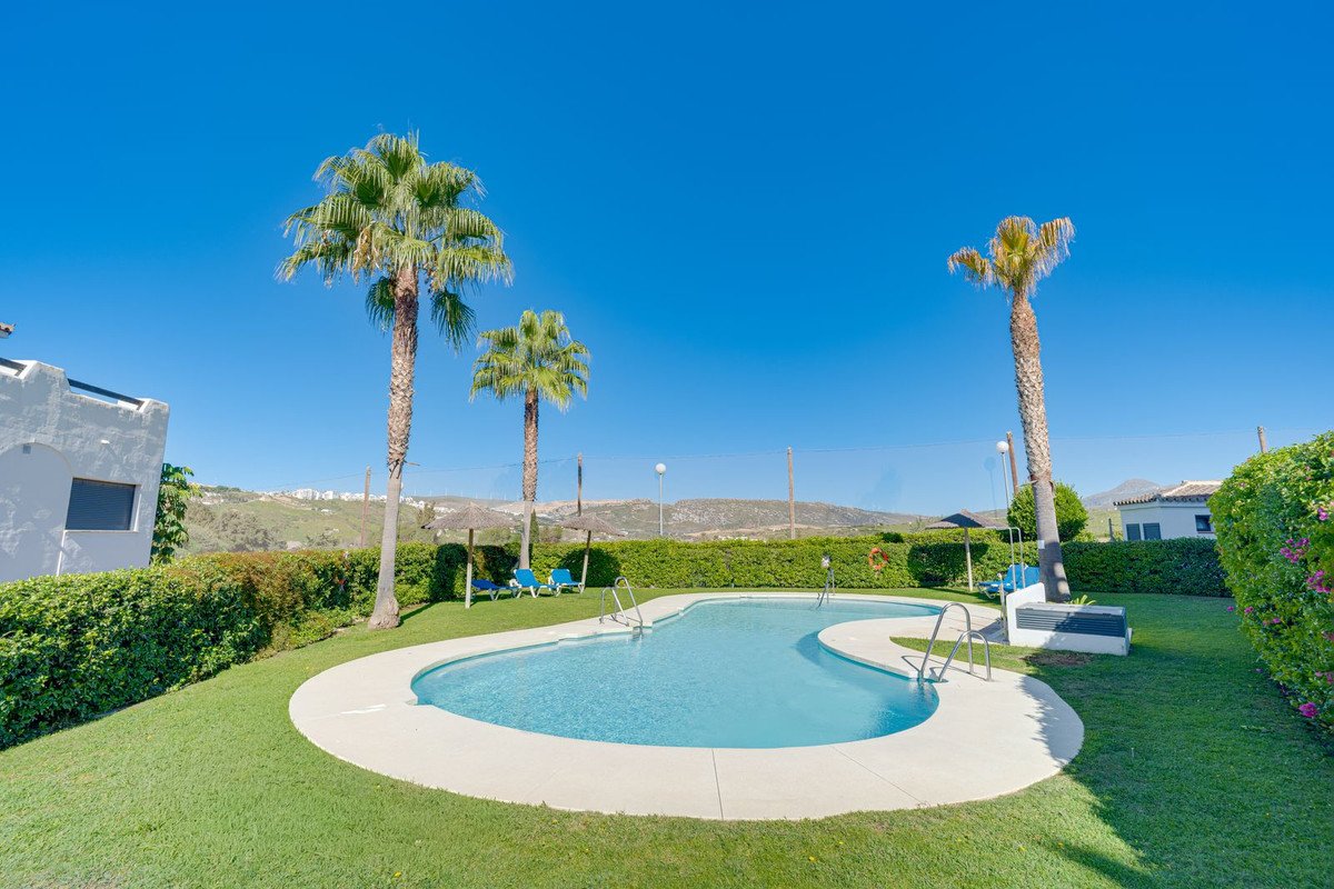 2 Bed Middle Floor Apartment in Casares Playa