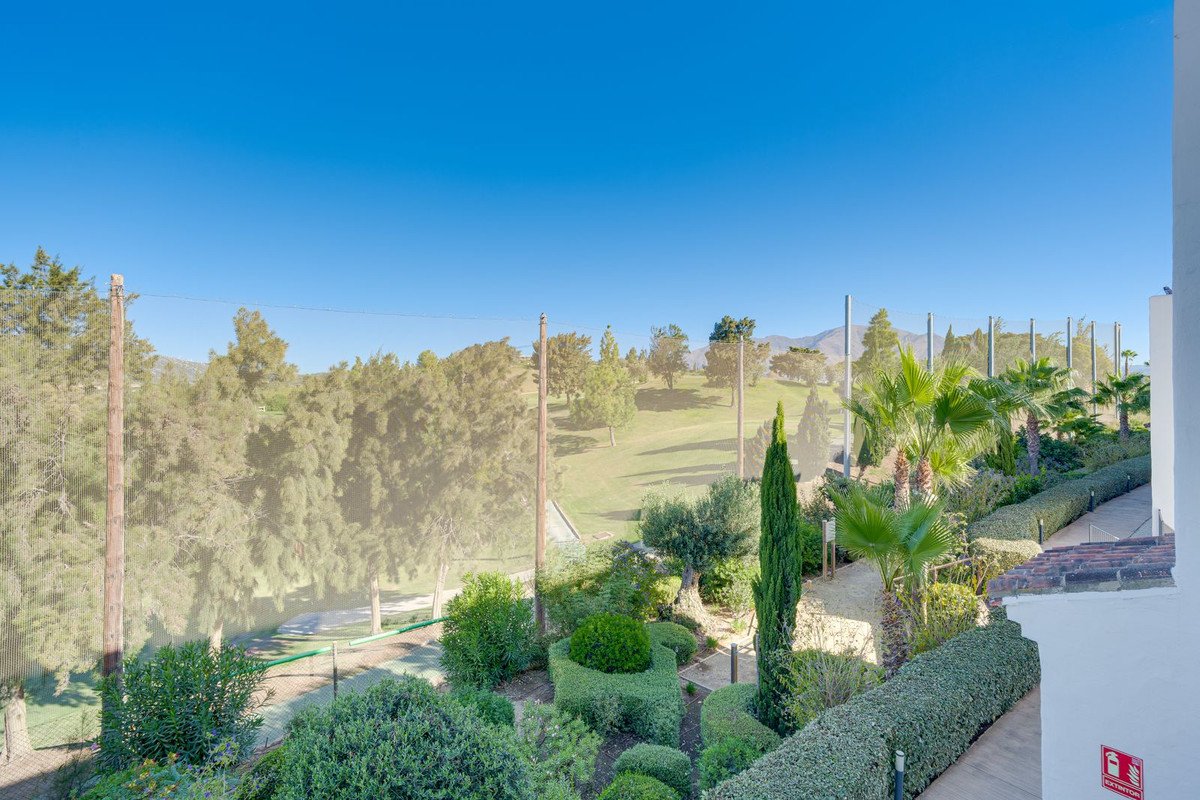 2 Bed Middle Floor Apartment in Casares Playa