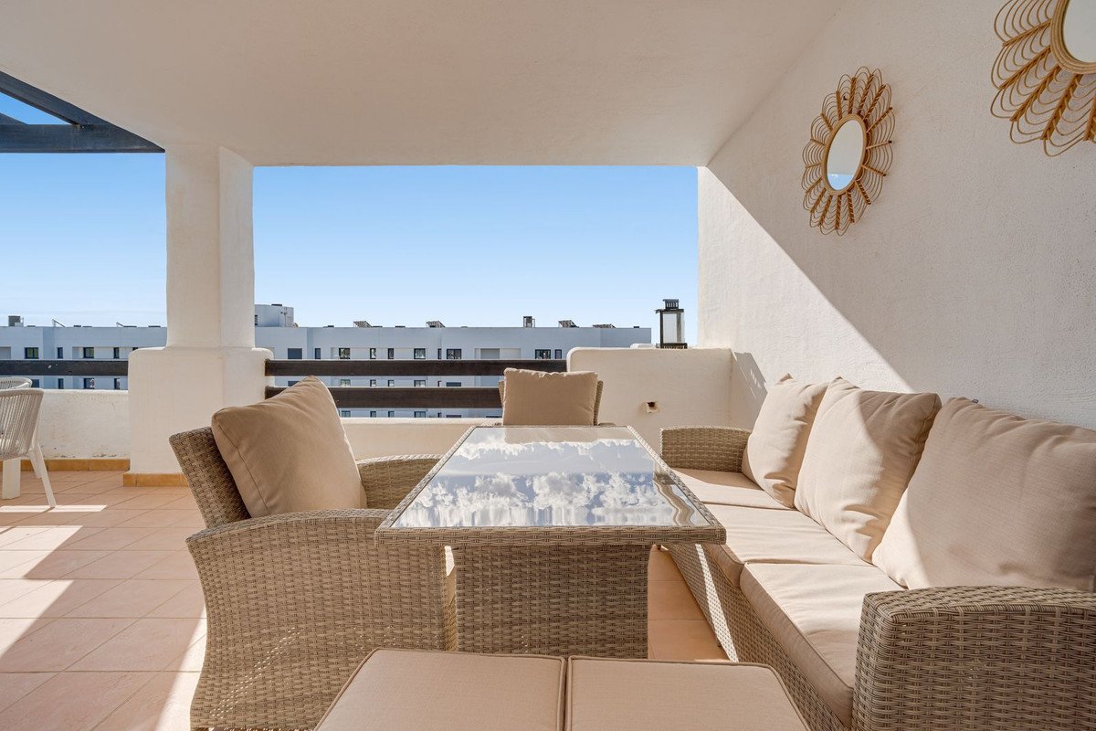 2 Bed Middle Floor Apartment in Casares Playa