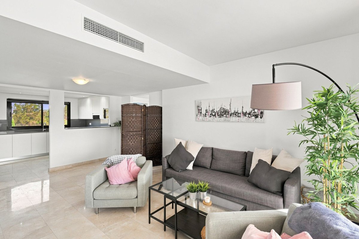 2 Bed Middle Floor Apartment in Casares Playa