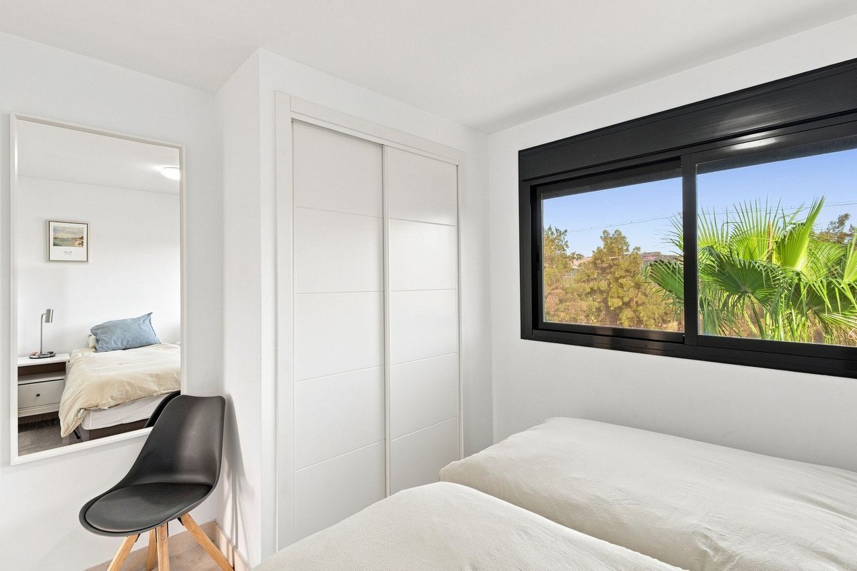 2 Bed Middle Floor Apartment in Casares Playa