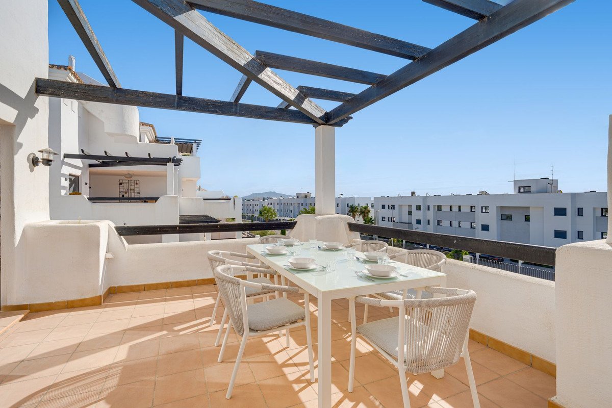 2 Bed Middle Floor Apartment in Casares Playa