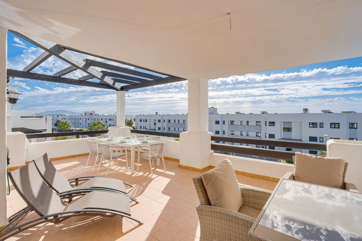 2 Bed Middle Floor Apartment in Casares Playa