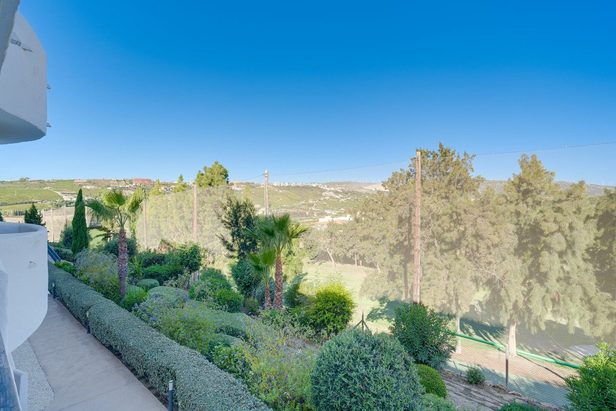 2 Bed Middle Floor Apartment in Casares Playa
