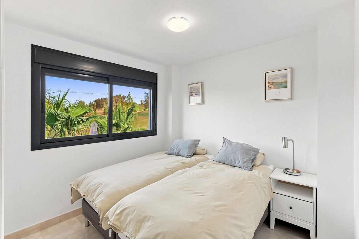 2 Bed Middle Floor Apartment in Casares Playa