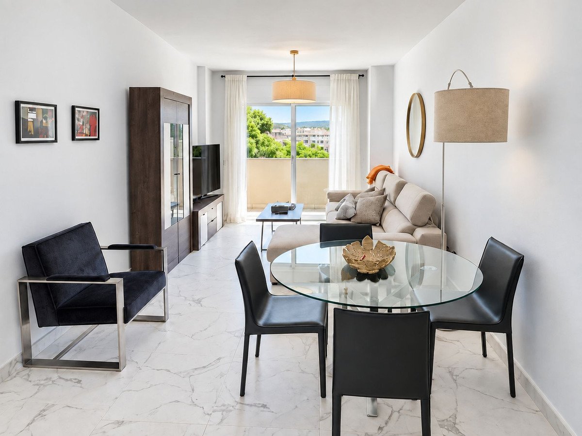 3 Bed Middle Floor Apartment in Nueva Andalucía