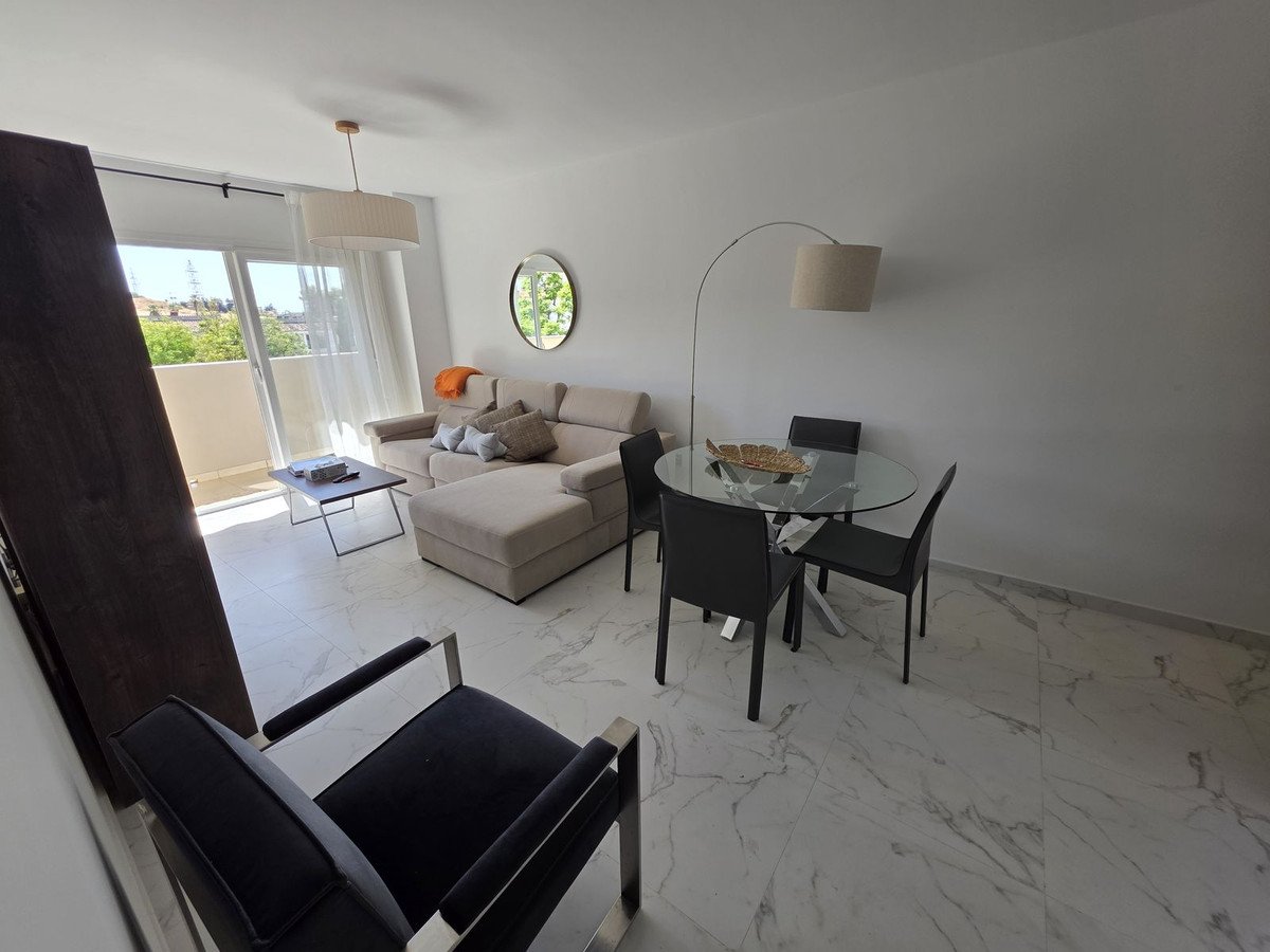 3 Bed Middle Floor Apartment in Nueva Andalucía