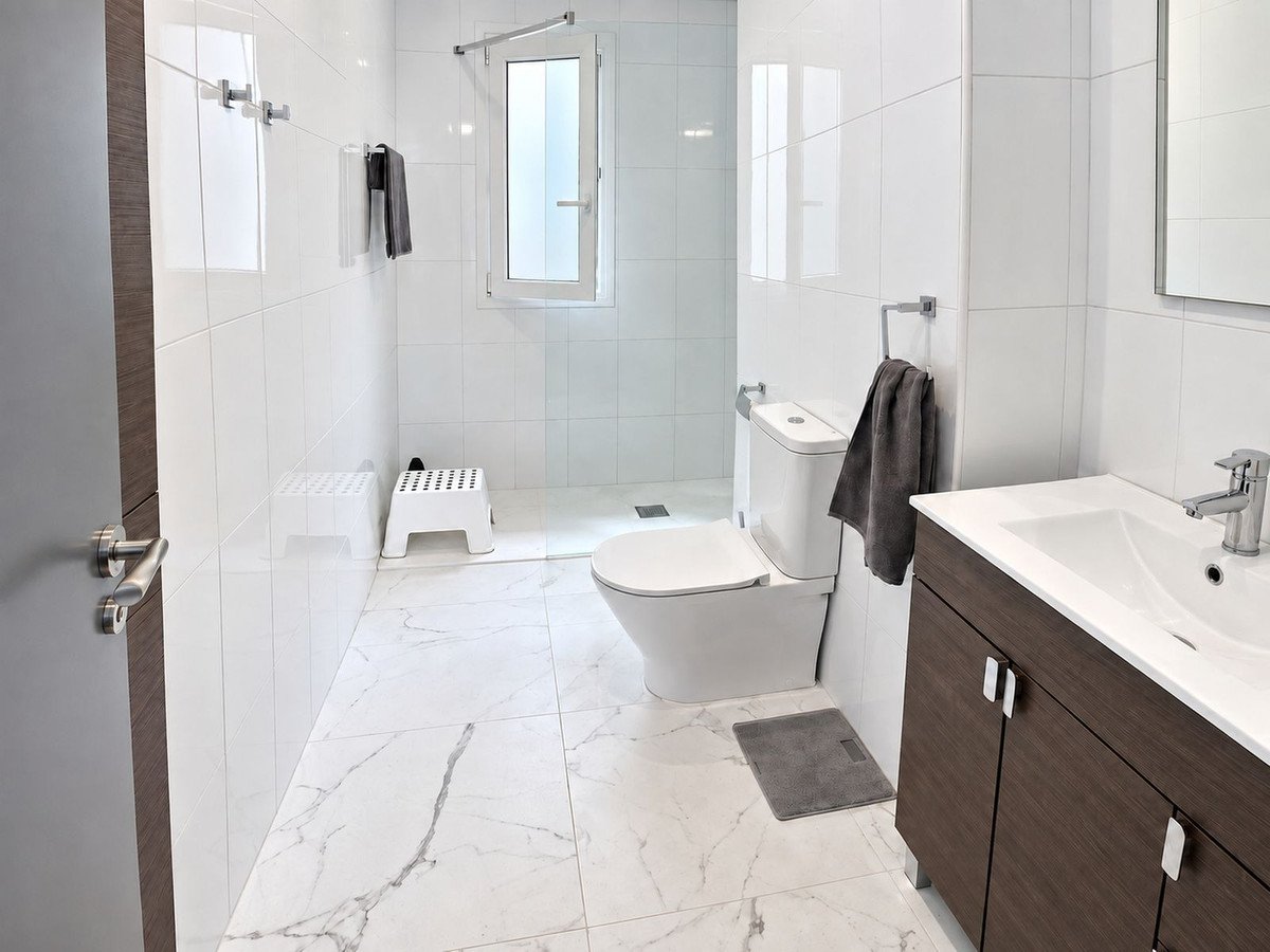 3 Bed Middle Floor Apartment in Nueva Andalucía