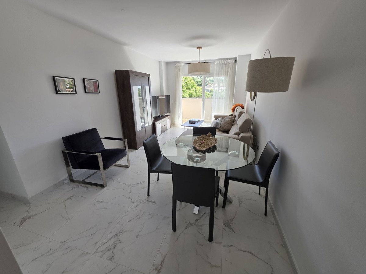 3 Bed Middle Floor Apartment in Nueva Andalucía