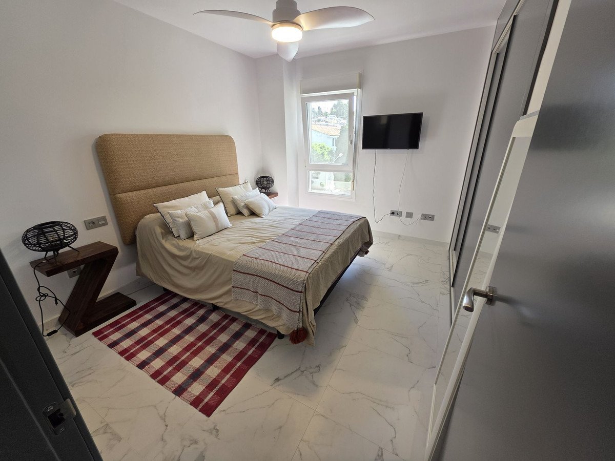 3 Bed Middle Floor Apartment in Nueva Andalucía