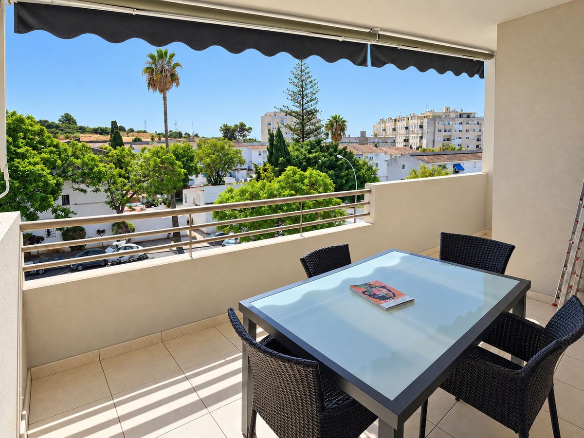 3 Bed Middle Floor Apartment in Nueva Andalucía