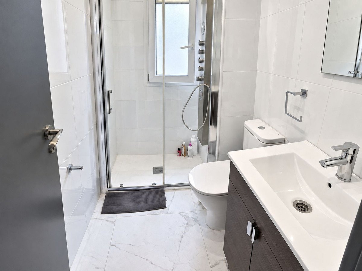 3 Bed Middle Floor Apartment in Nueva Andalucía