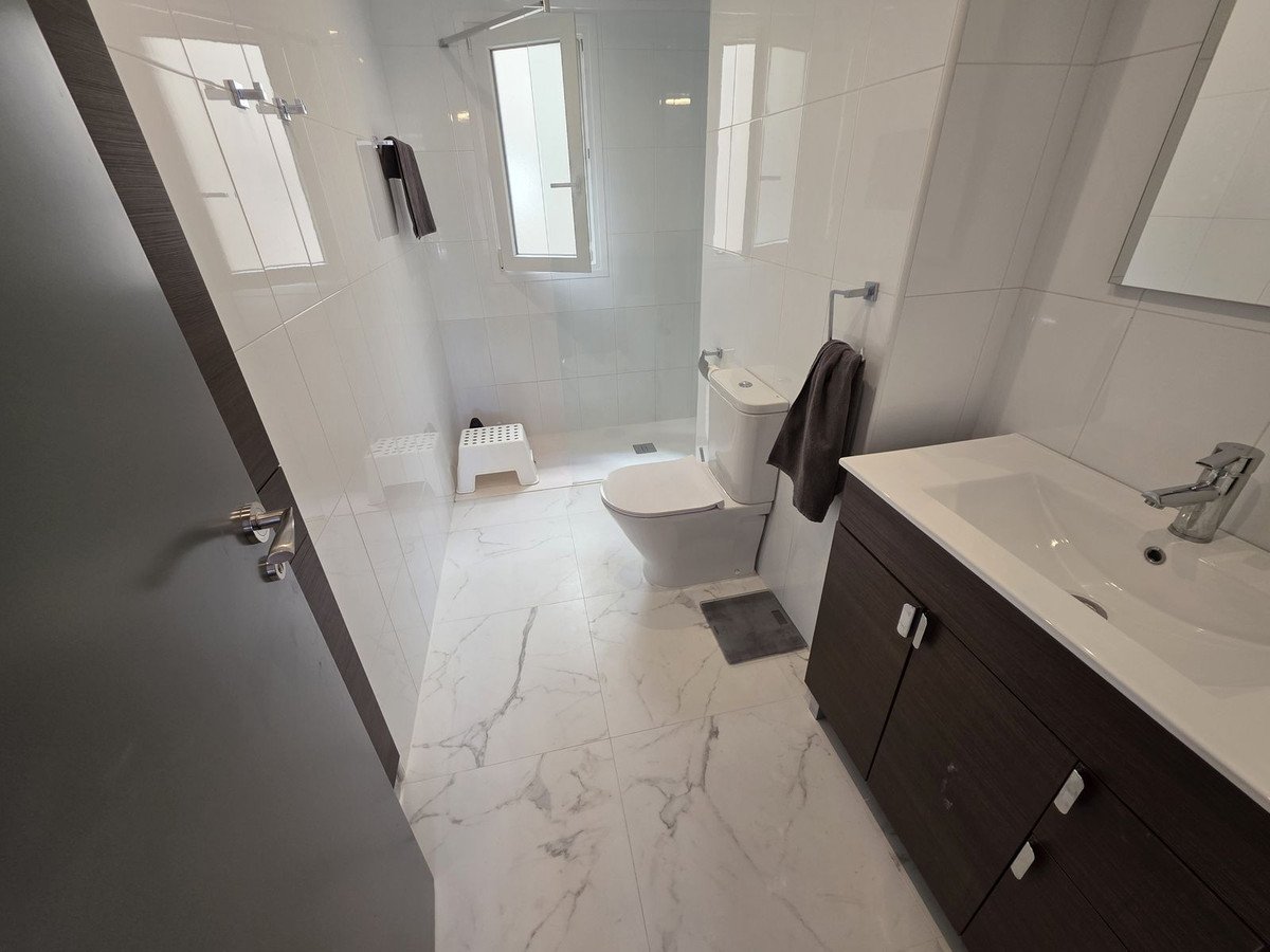 3 Bed Middle Floor Apartment in Nueva Andalucía