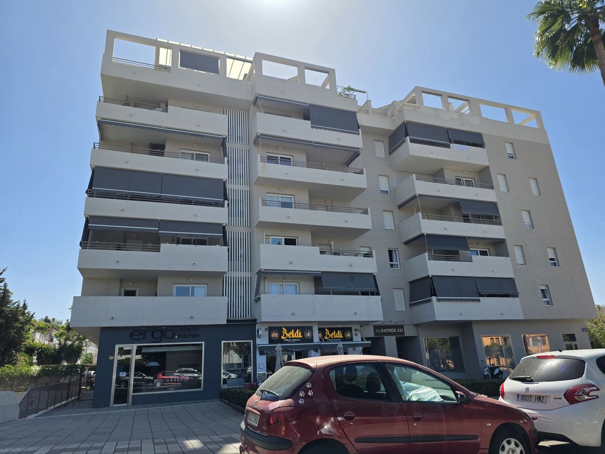 3 Bed Middle Floor Apartment in Nueva Andalucía