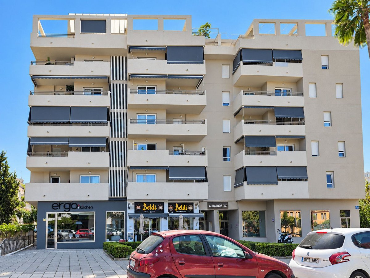 3 Bed Middle Floor Apartment in Nueva Andalucía